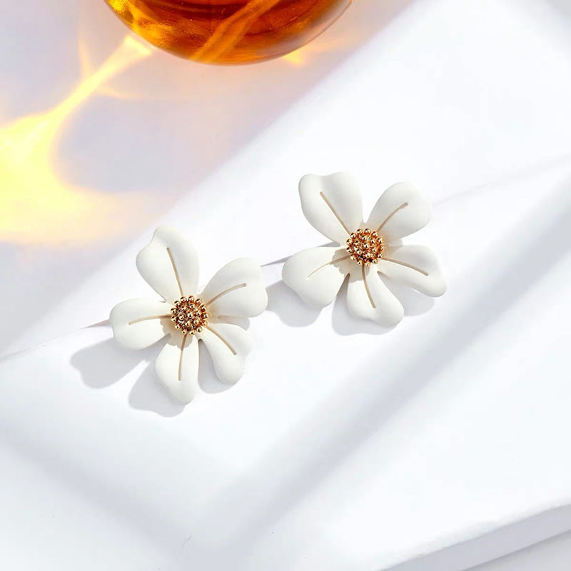 UNI-10896 - White Flower - Earring