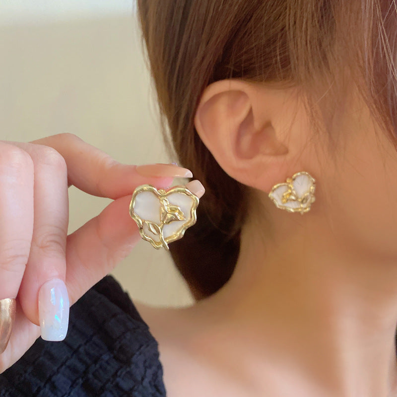 UNI-10138-1 - Elegant Rose White Heart Gold - Earring