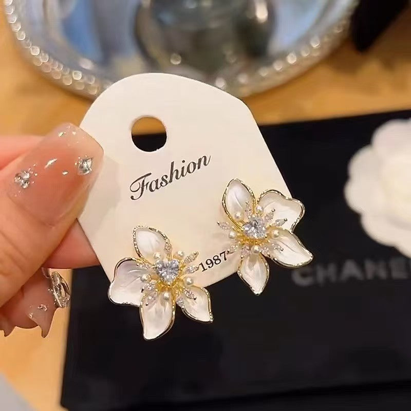 UNI-12342 - Pearl & Diamonds White Flower - Earrings