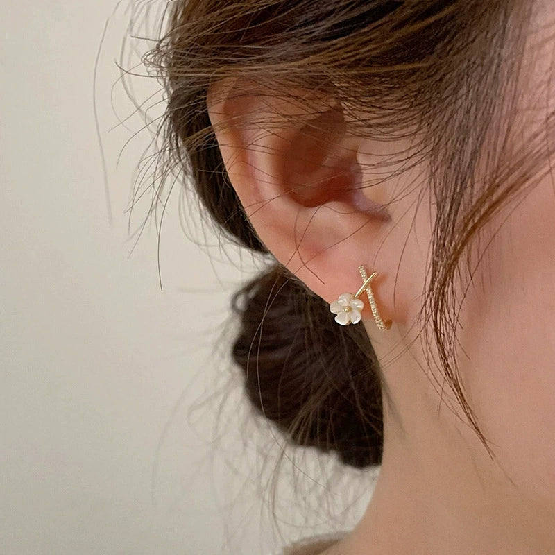 UNI-12504 - Faux Flower Gold - Earring