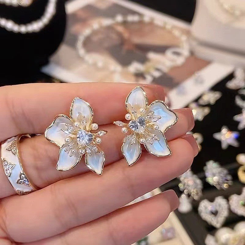UNI-12342 - Pearl & Diamonds White Flower - Earrings