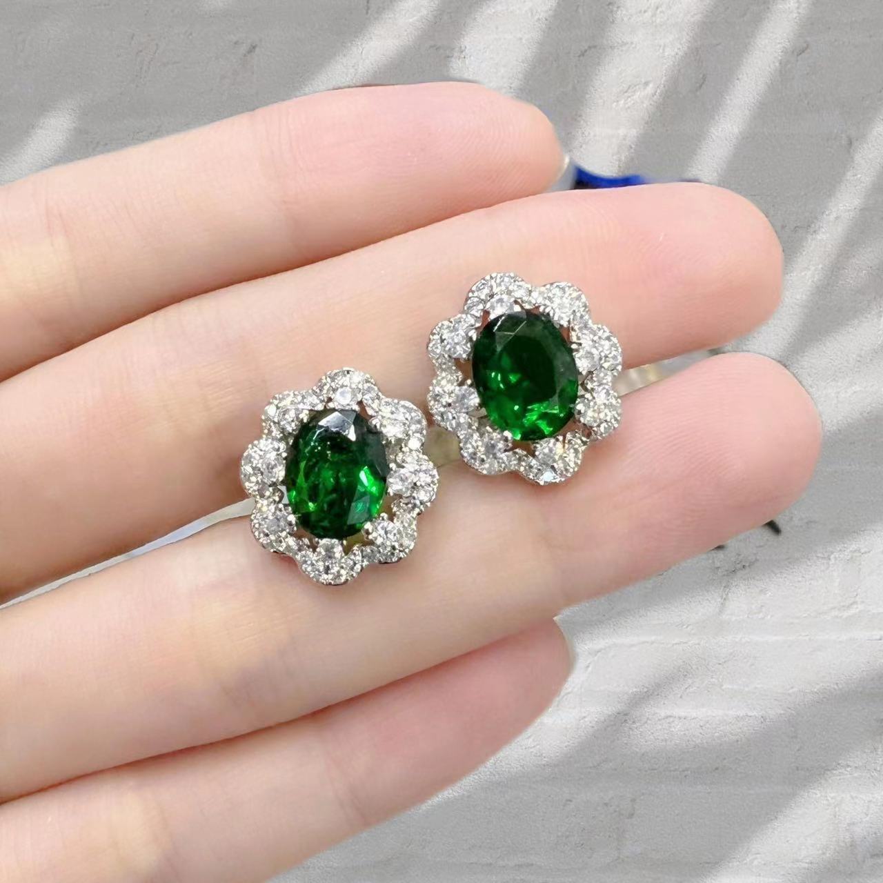 UNI-11045 - Oval Green Diamond - Jewelry Set
