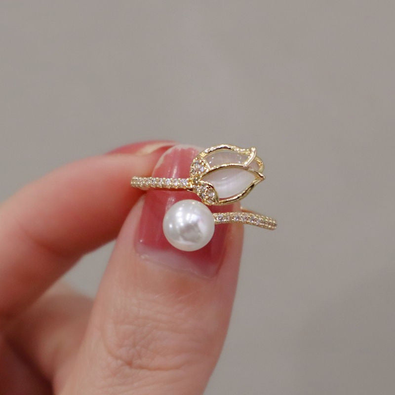 UNI-12621 - White Tulip Flower & Pearl - Ring