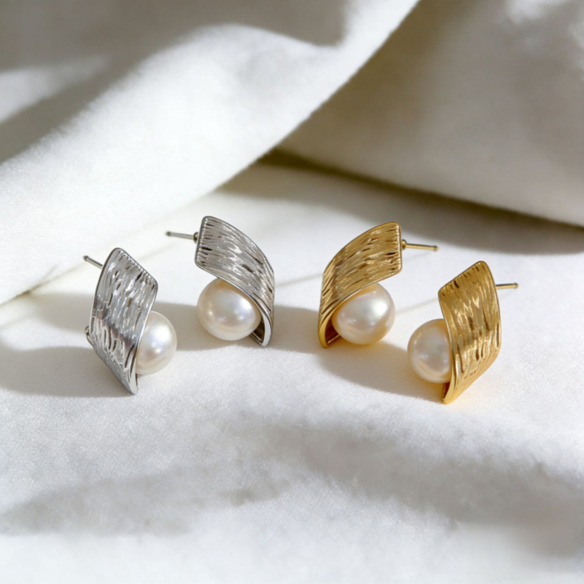UNI-12854 - Luxury Gold Pearl - Earring