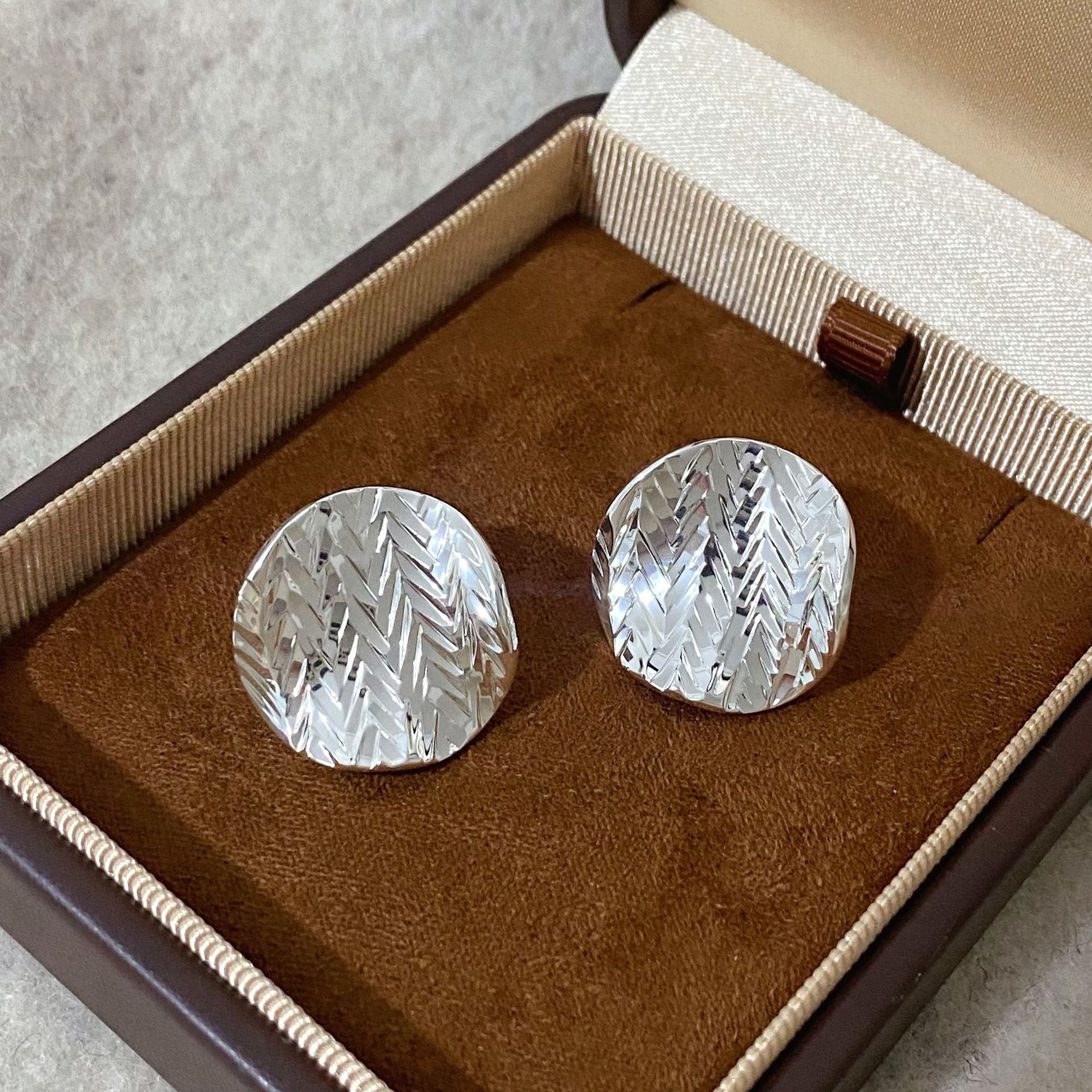 UNI-12346 - Silver Foil Zigzag Geometric Round - Earrings