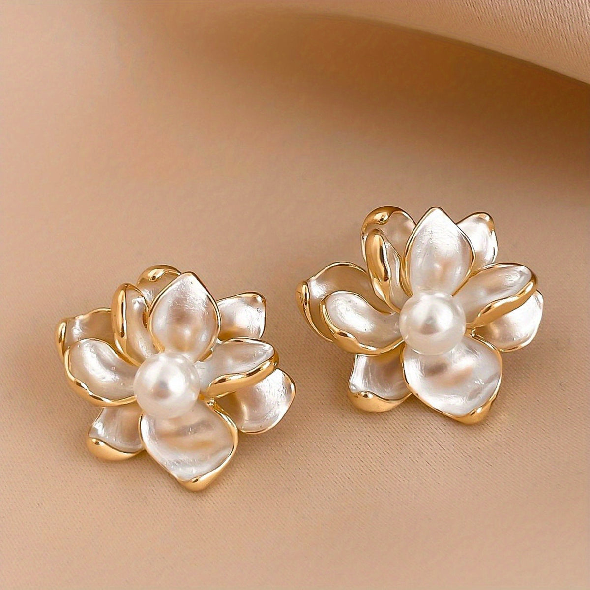 UNI-12860 -Luxury Pearl White Flower - Earring