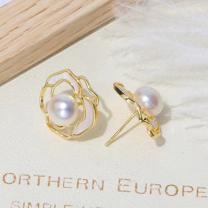 UNI-11026-1 - White Flower Gold - Earring