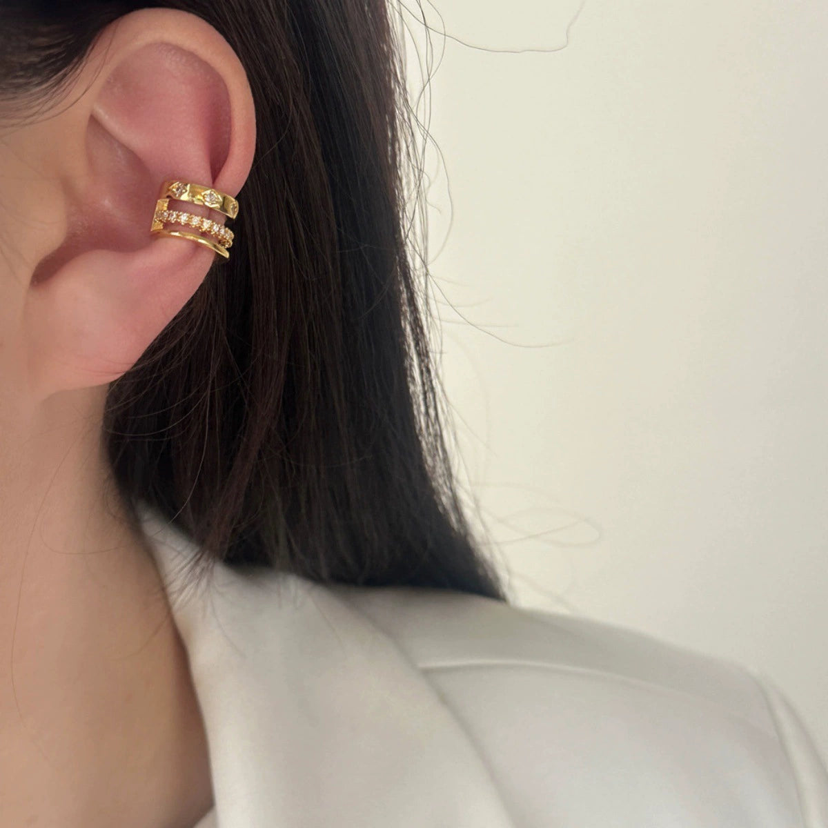 UNI-12670 - Classy Diamonds Gold - Ear Cuff