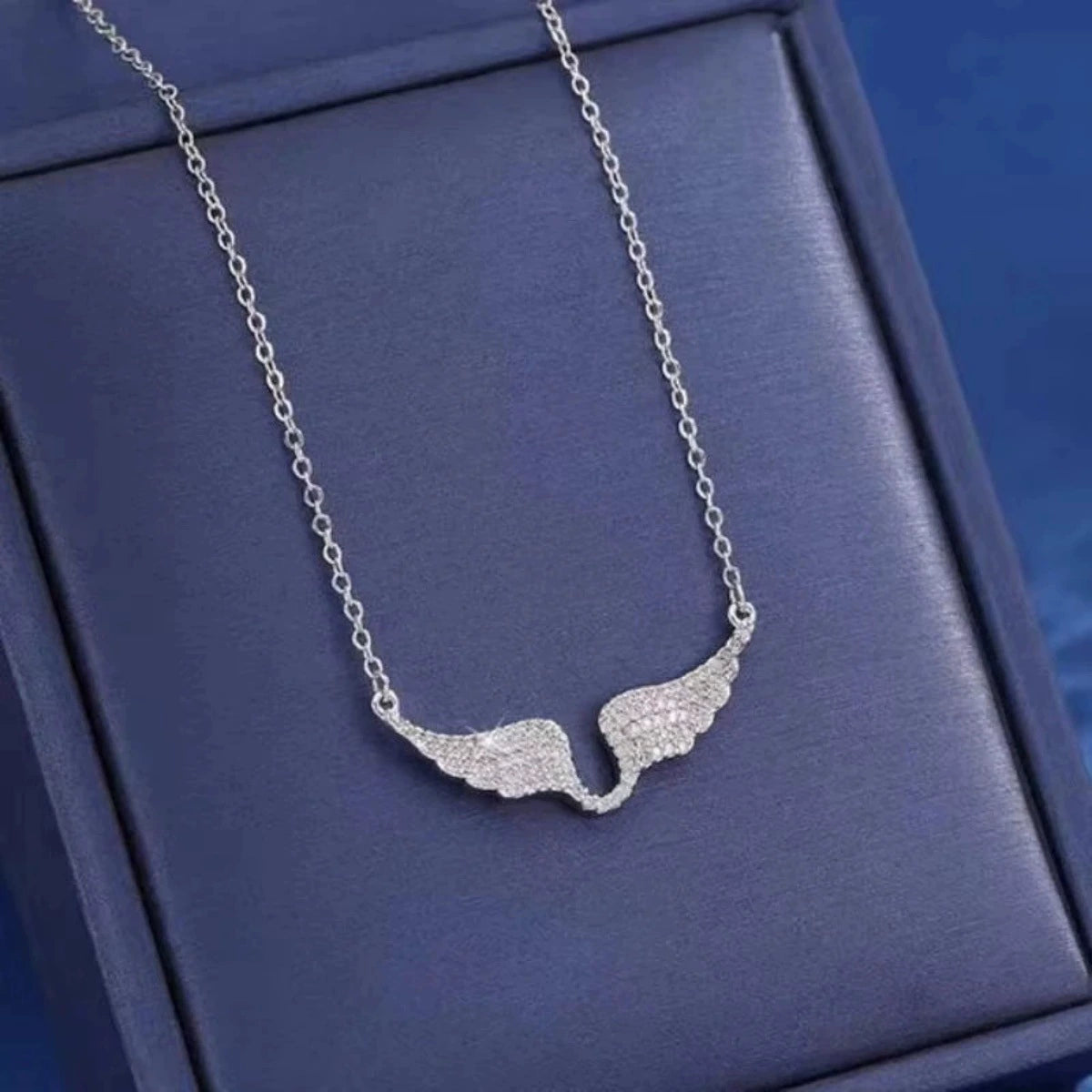 UNI-12629 - Diamond Swan Round Silver - Necklace