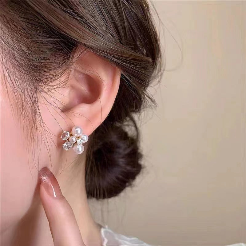 UNI-12108 - White Pearls - Earring