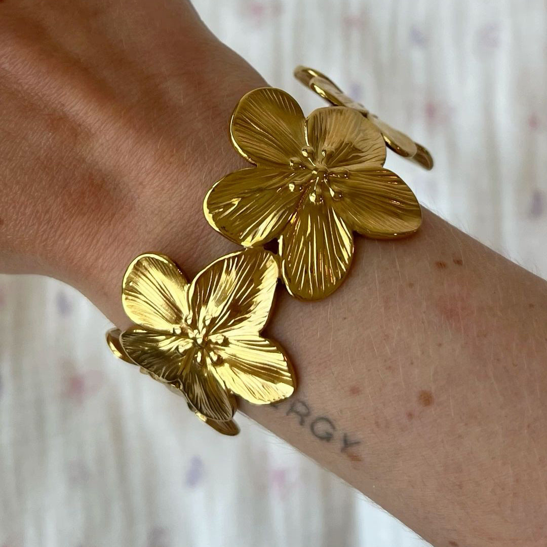 UNI-10636-1 - Gold Flower Bangle - Bracelet