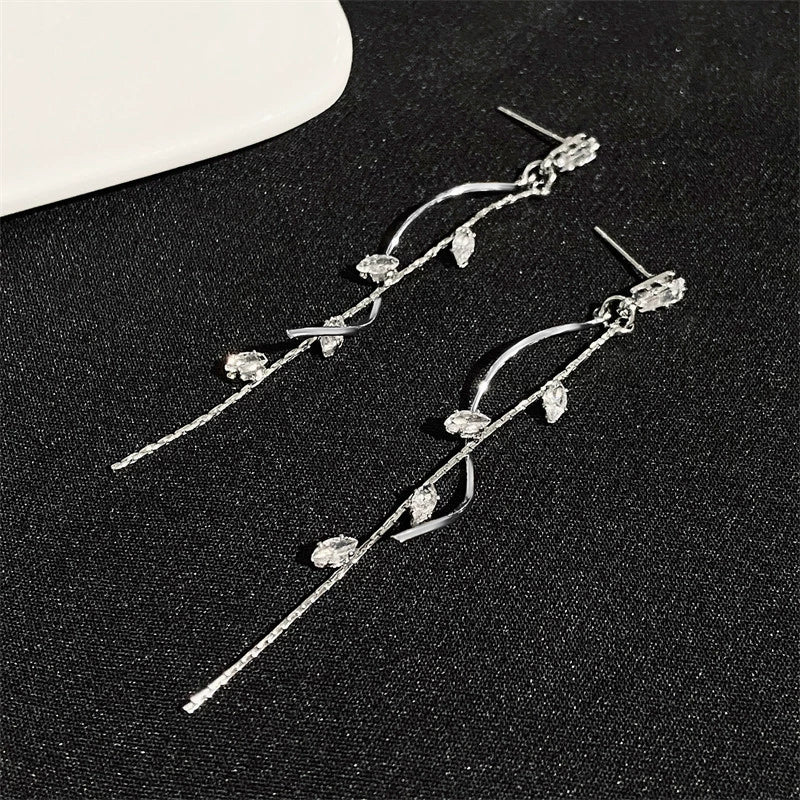 UNI-12388 - Silvet Dangling Diamond Leaf - Earring