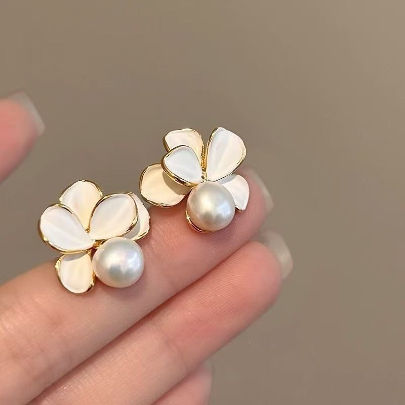 UNI- 11591 - Pearly White Flower - Earring
