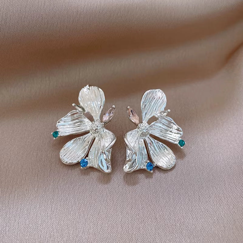 UNI-10908-1 - Luxury Diamonds & Silver Leaf - Earring