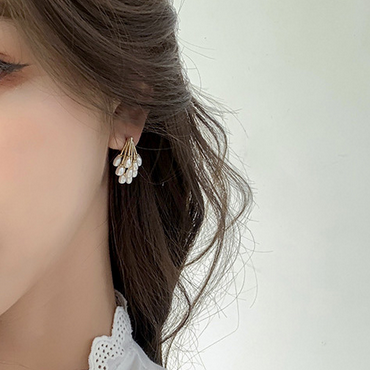 UNI-10319 - Pearls Cluster - Earring