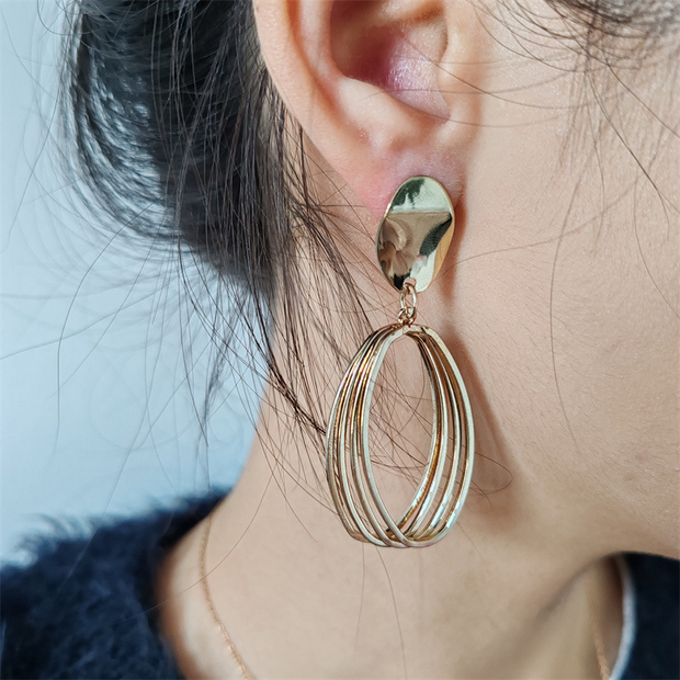 UNI-10075 - Classy Hoop Gold - Earring