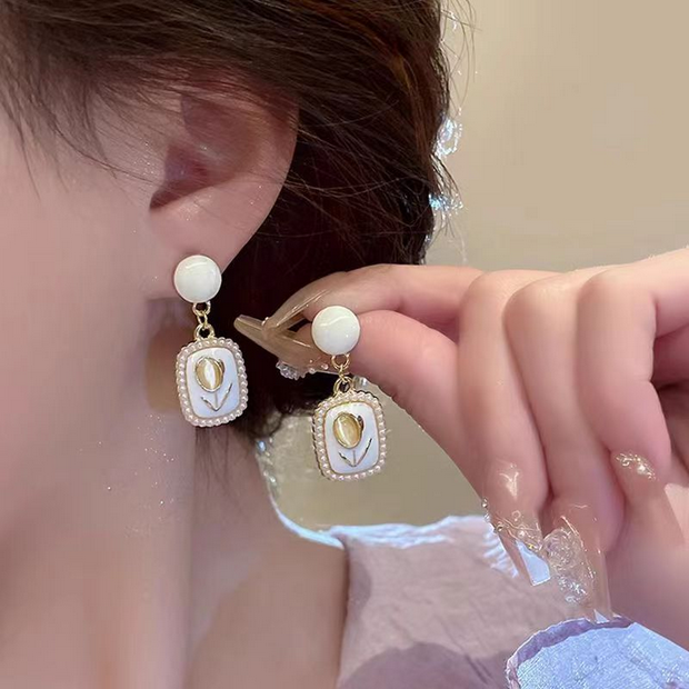UNI-10323 - Pearl & White Flower - Earring