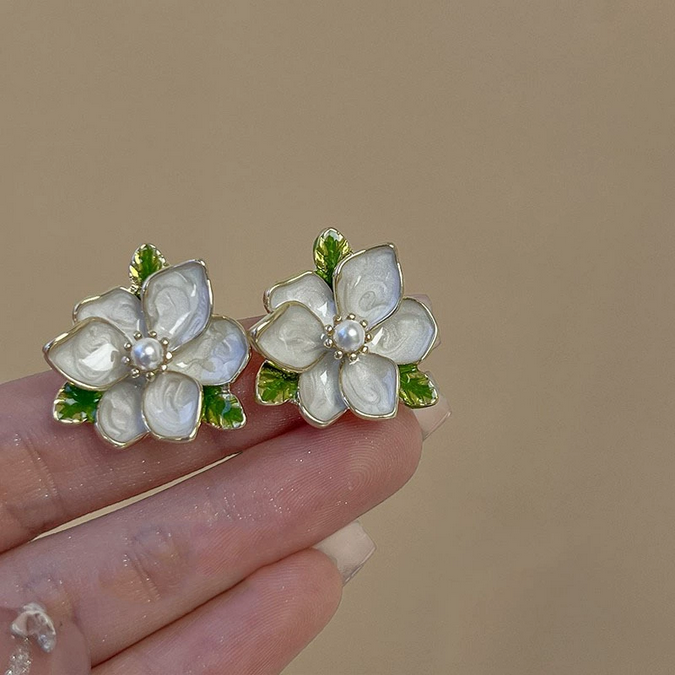 UNI- 11578 - White Flower & Leaf - Earring