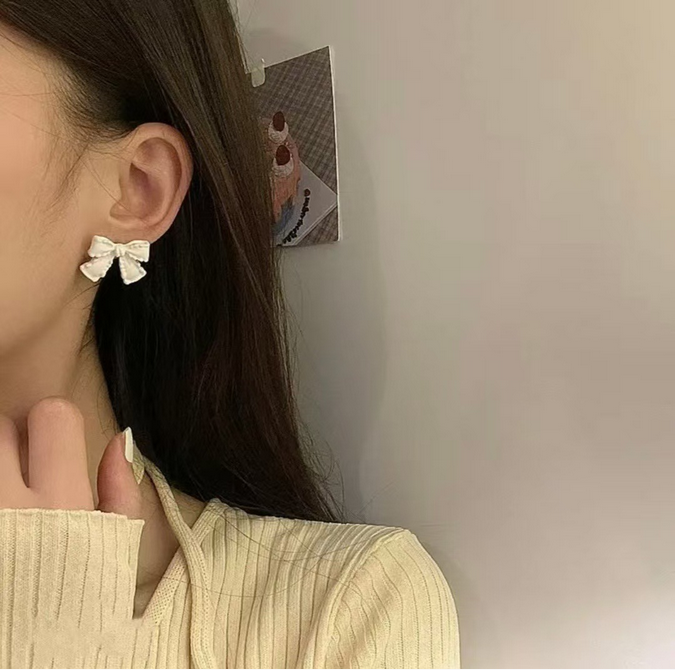 UNI-10974 - White Bow - Earring
