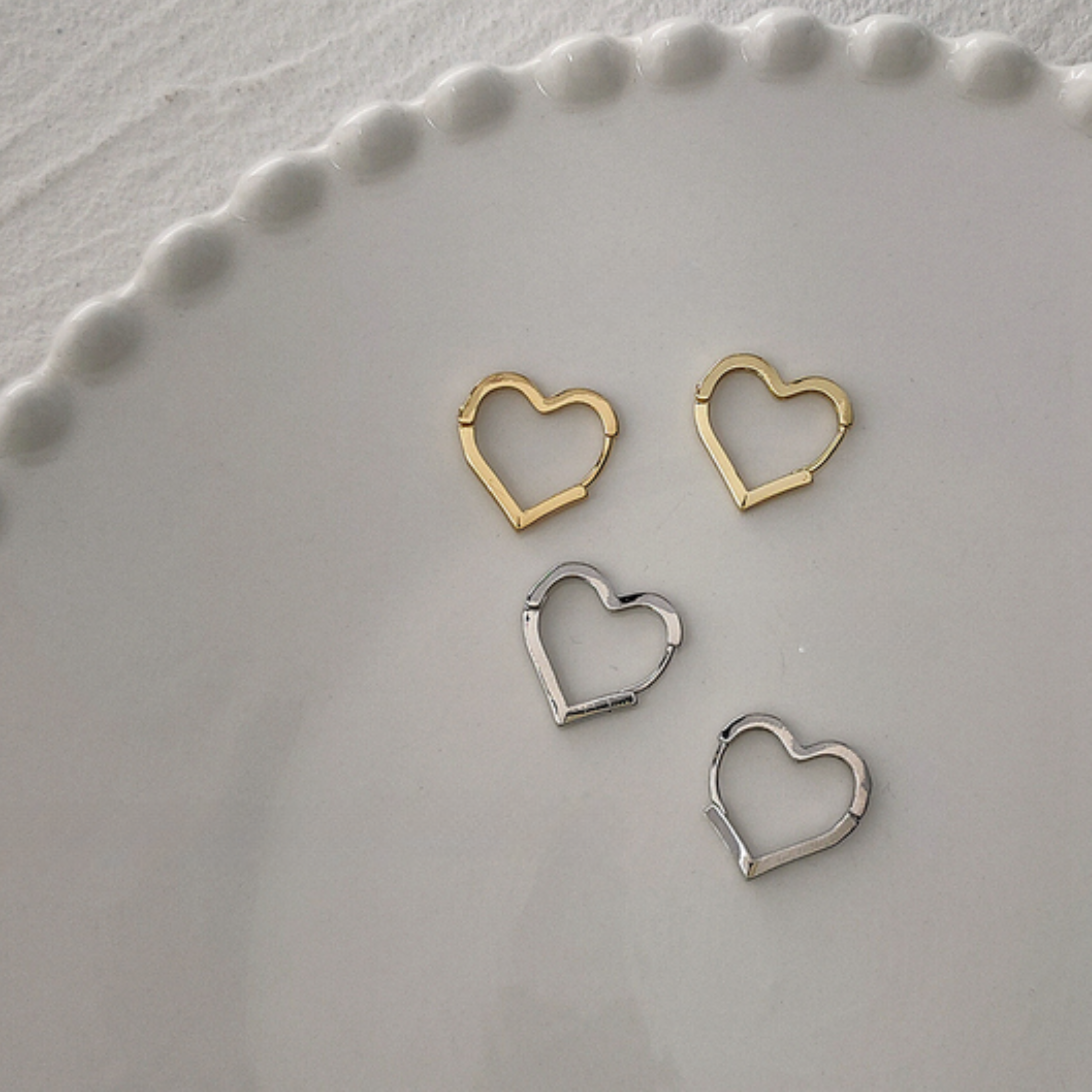 UNI-11011-12 - Foiled Heart - Earrings