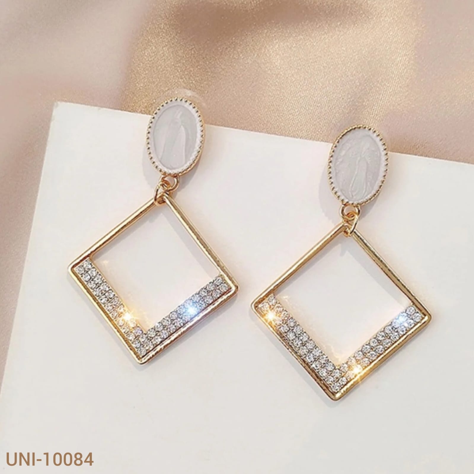 UNI-10084 - Blinky Diamodns Gold - Earring (DISCONTINUED BY SELLER)