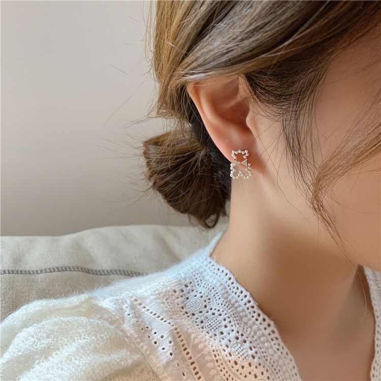 UNI-10098 - Pearl Bear Gold - Earring