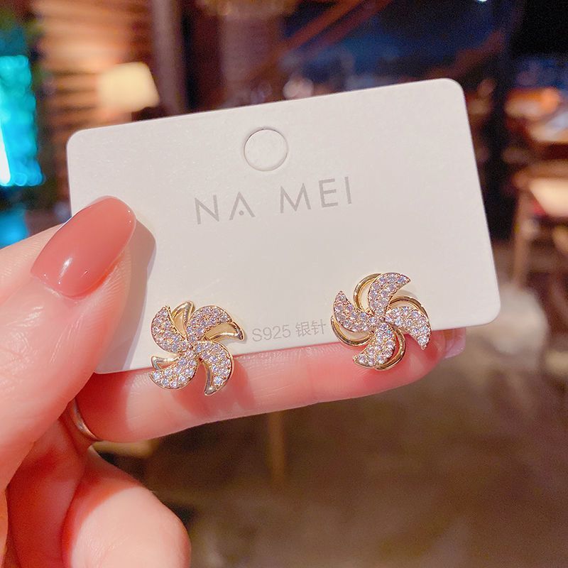 UNI-10124 - Blinky Wind Sparkles Gold - Earring