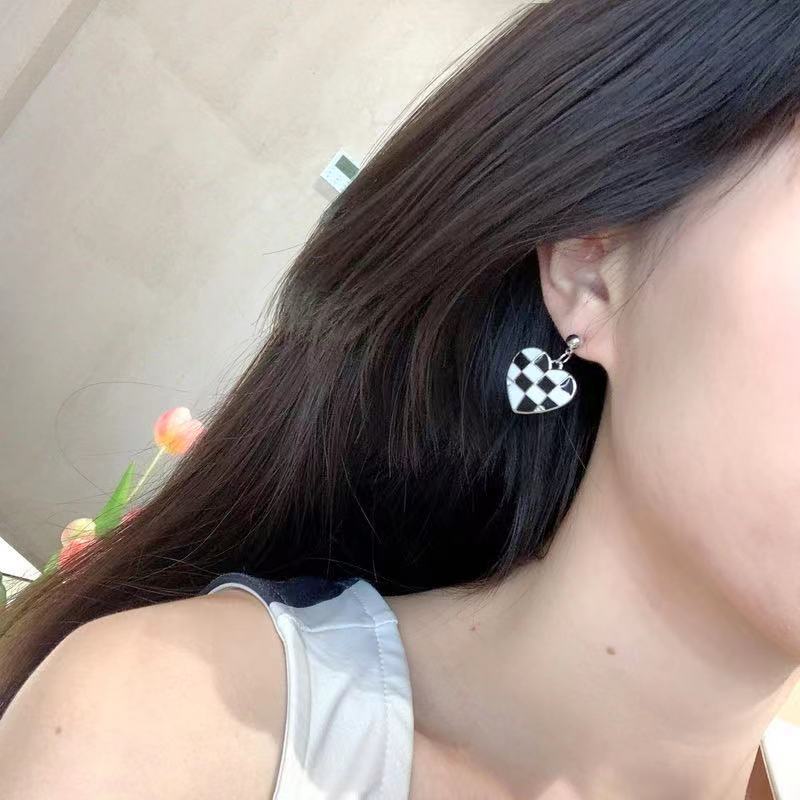 UNI-10128 - Heart Black & White Grid Silver Foiled - Earring