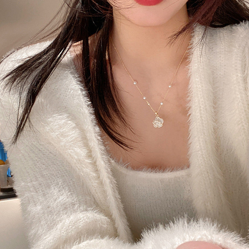 UNI-10136 - Pearl Flower - Necklace