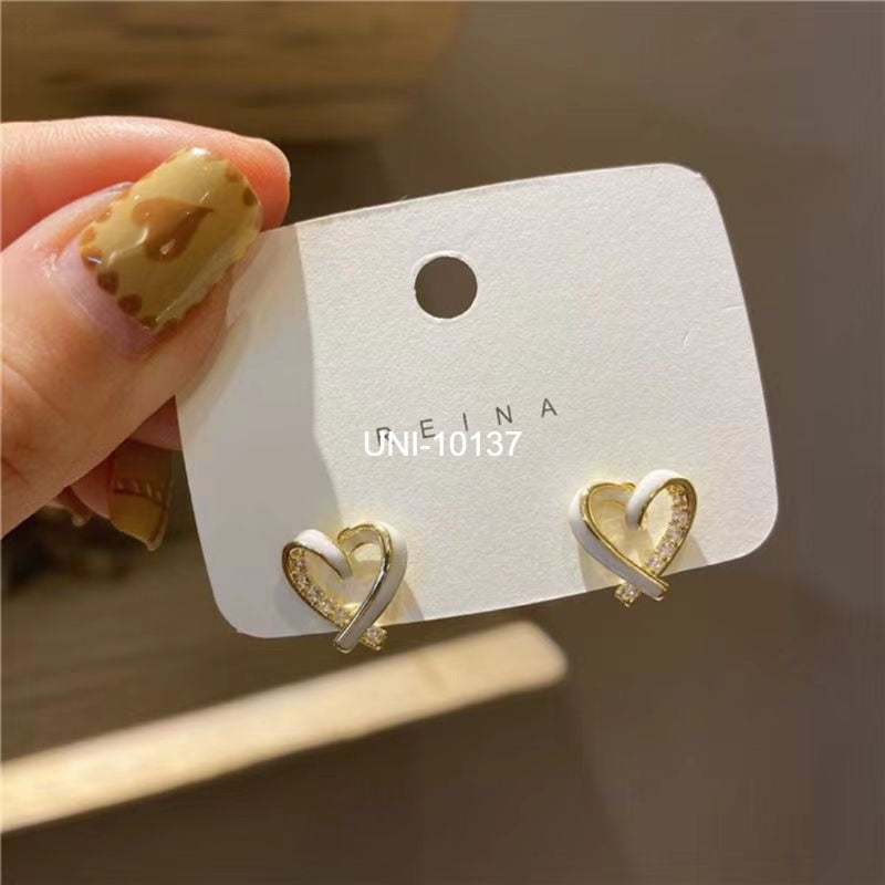UNI-10137 - White Blinky Heart Gold - Earring