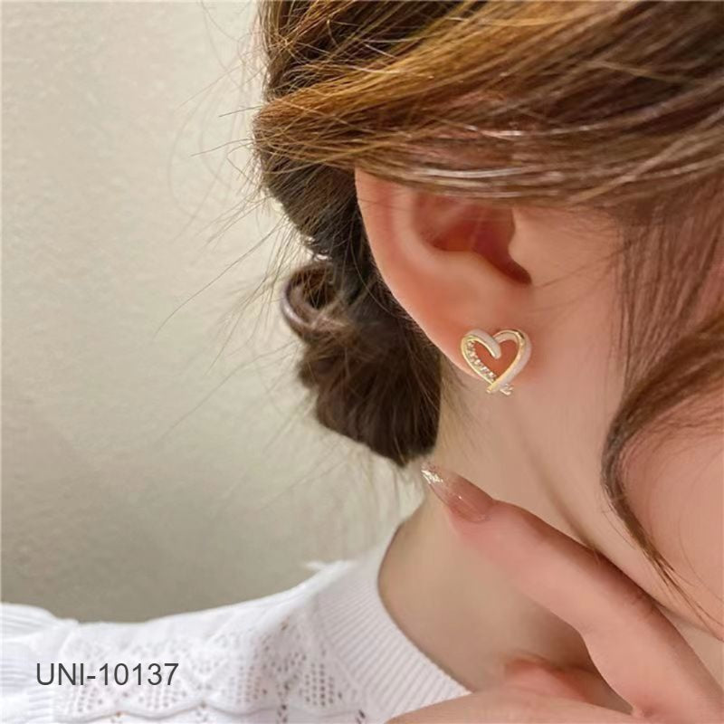 UNI-10137 - White Blinky Heart Gold - Earring