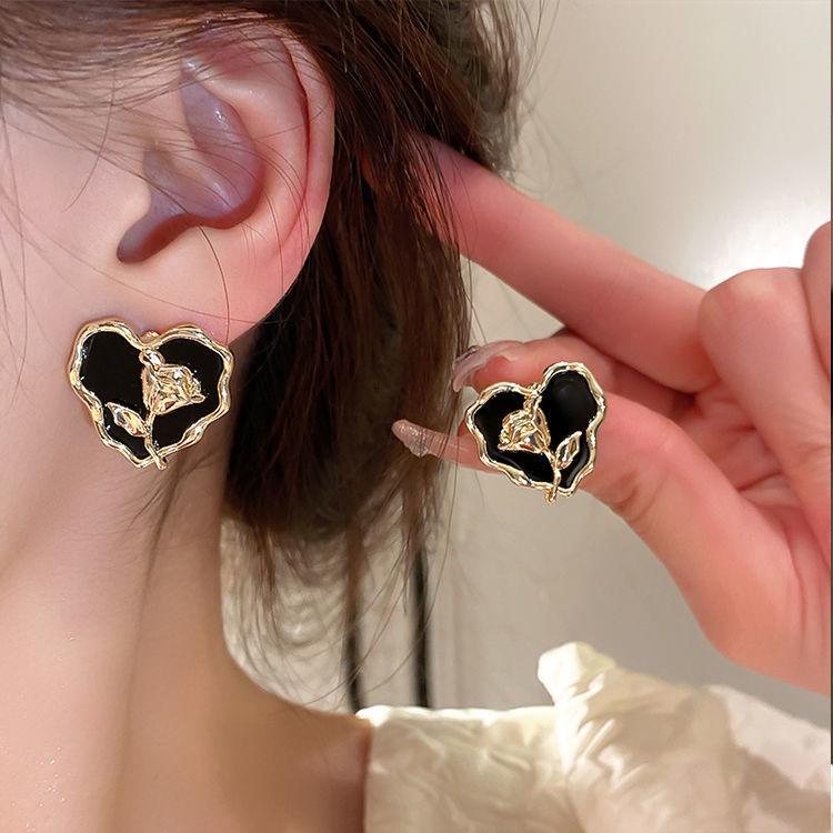 UNI-10138 - Elegant Rose Black Heart Gold - Earring