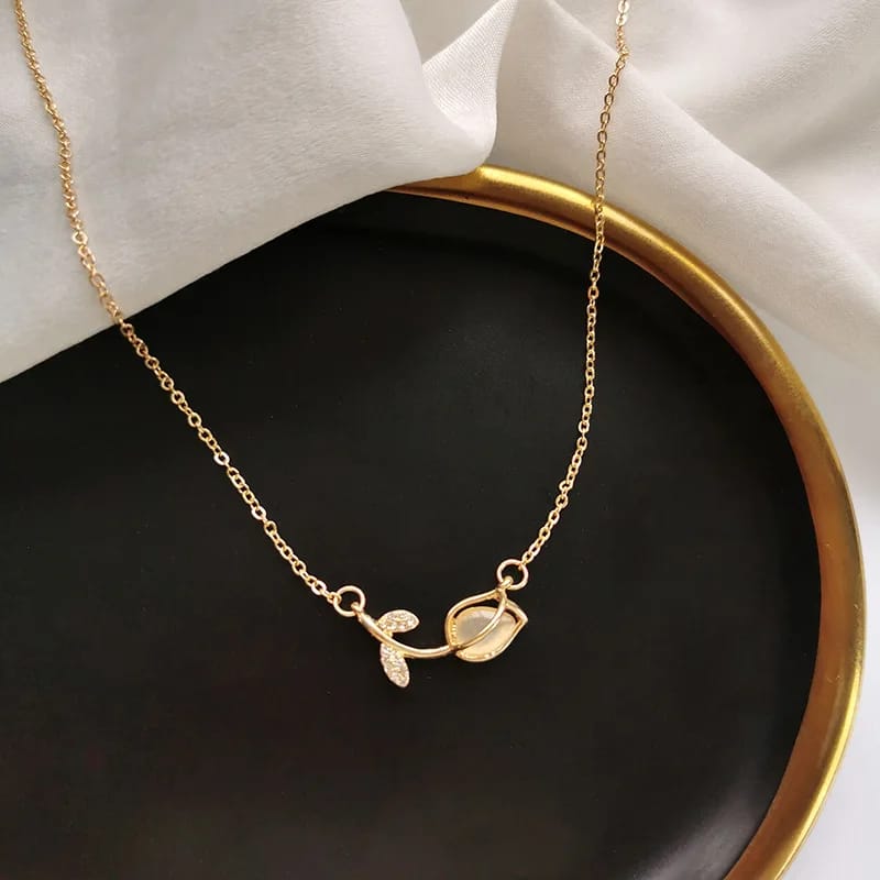 UNI-10024-1 - Rosebud Gold - Necklace