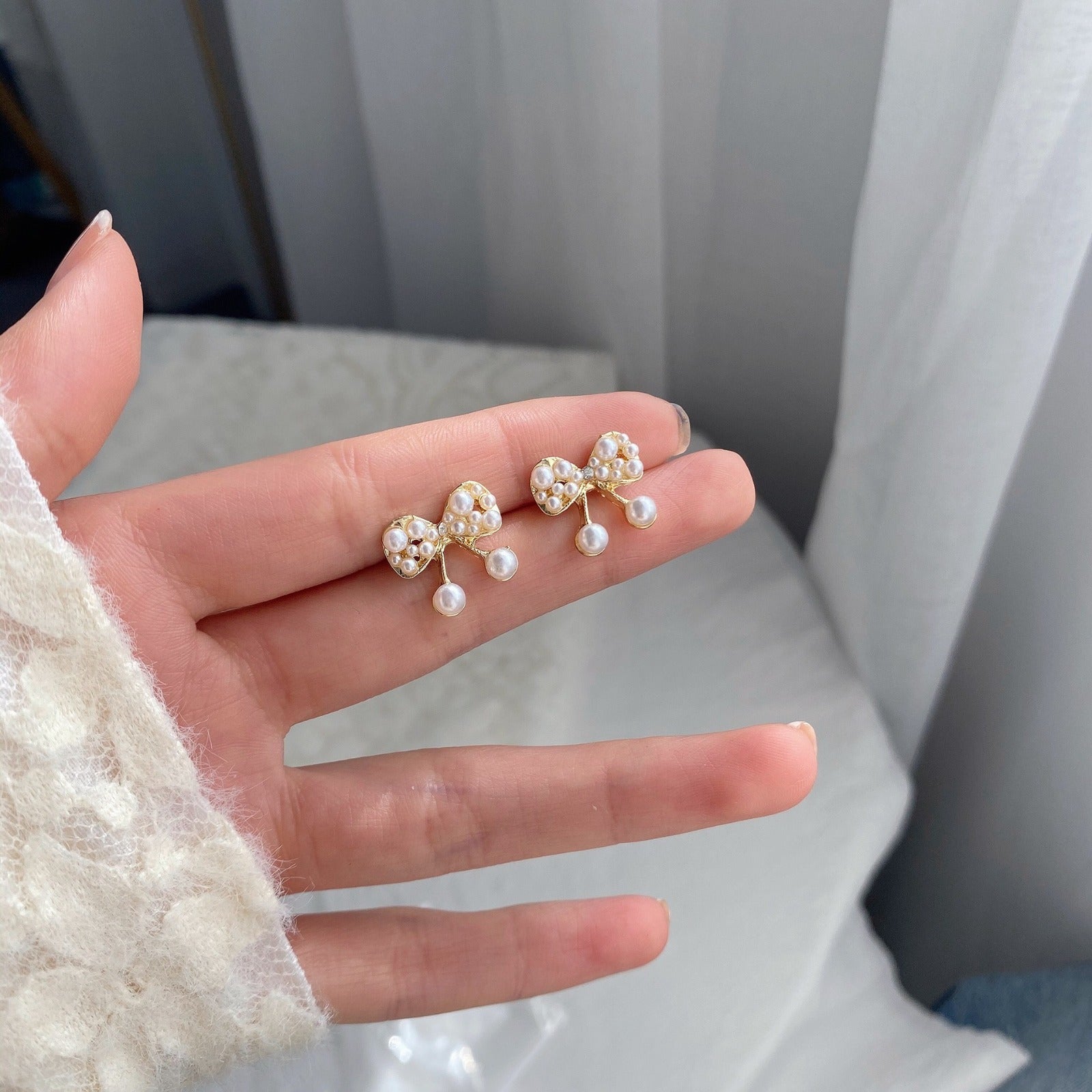 UNI-10039 - Bow Pearl Gold - Earring