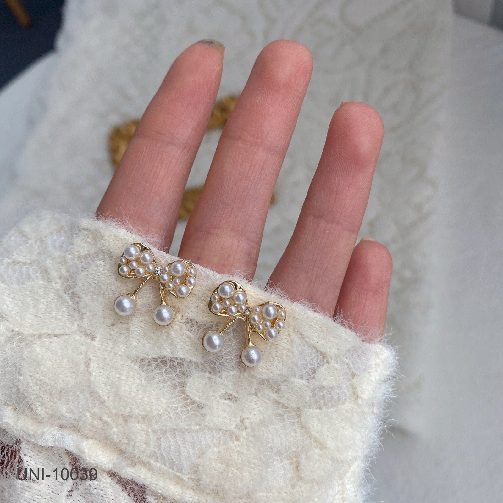 UNI-10039 - Bow Pearl Gold - Earring