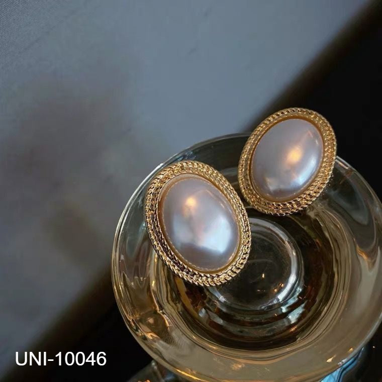 UNI-10046 - Elegant Pearl Frame - Earring