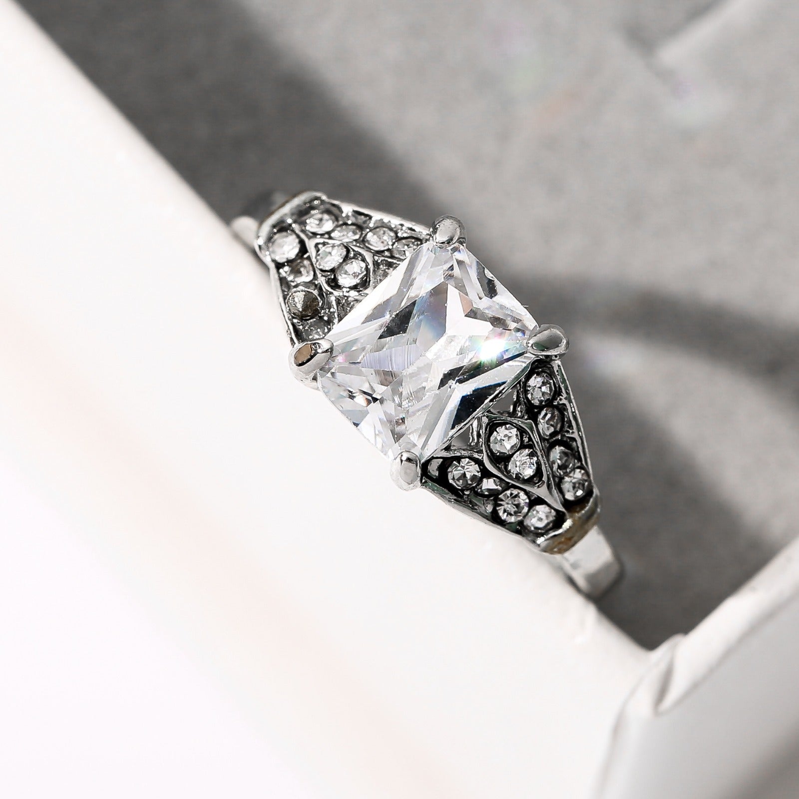 UNI-10203 - Crystal Gem Silver - Ring