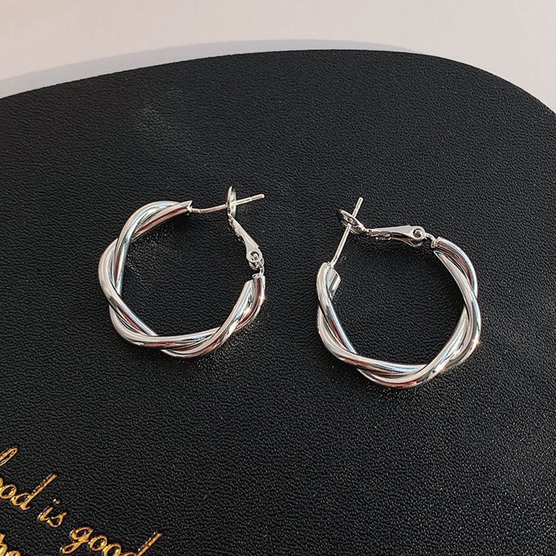UNI-10217-1 -Twist Hoop Silver - Earring