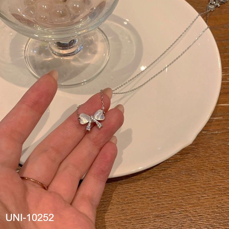 UNI-10252 - White Bow Silver - Necklace