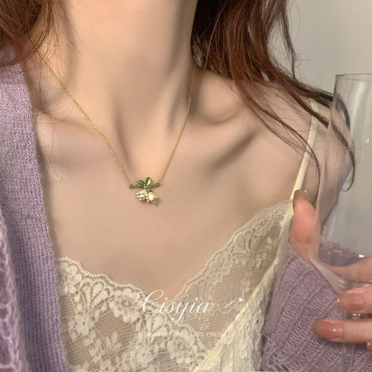 UNI-10269 - White Flower Rose Gold - Necklace