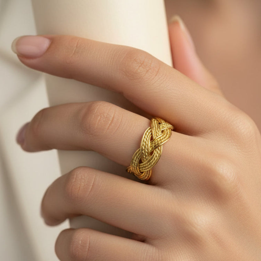 R-104 - Twist Gold - Ring