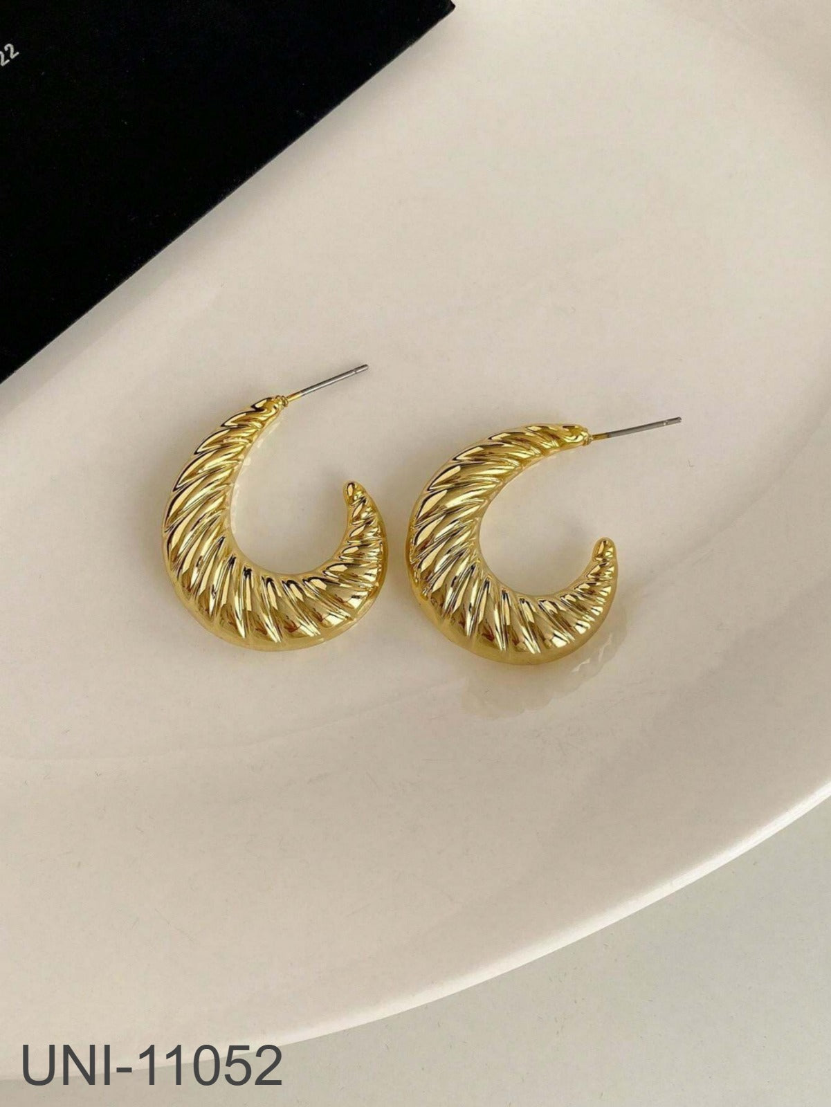 UNI- 11052 - Twisted Gold - Earring Style 1