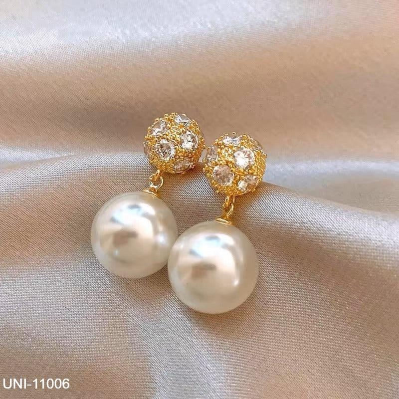 UNI-11006 - Round Diamond & Pearl Gold - Earrings
