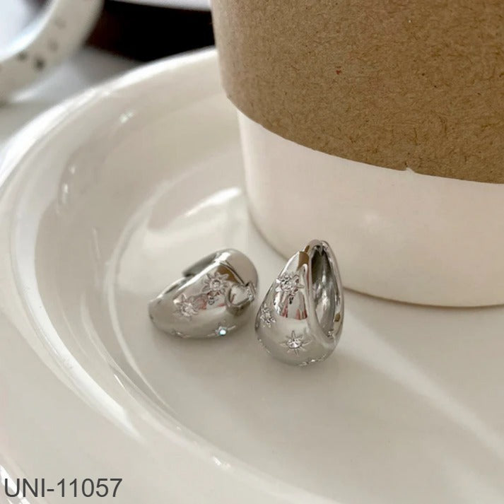 UNI- 11057 - Diamond & Foiled Silver - Earring