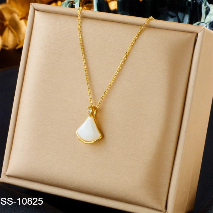 SS-10825 - Classy White Lotus Gold - Necklace