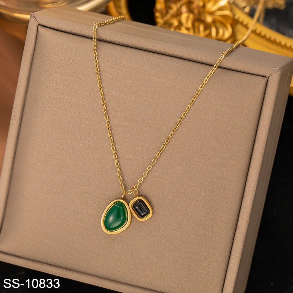 SS-10833 - Natural Green & Black Stone Gold - Necklace