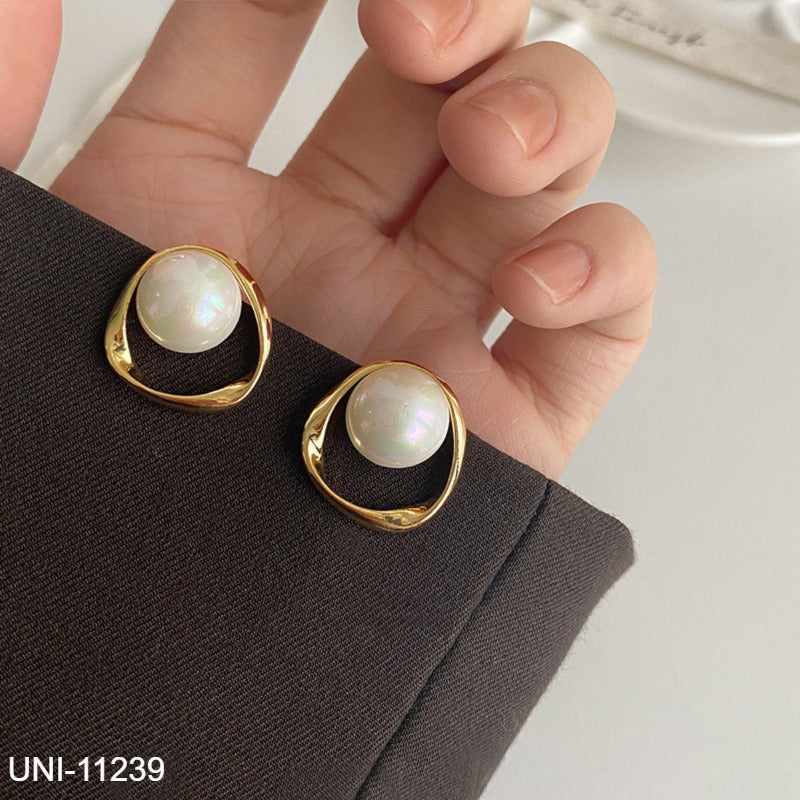 UNI-11239 - Pearl & Gold Round - Earring