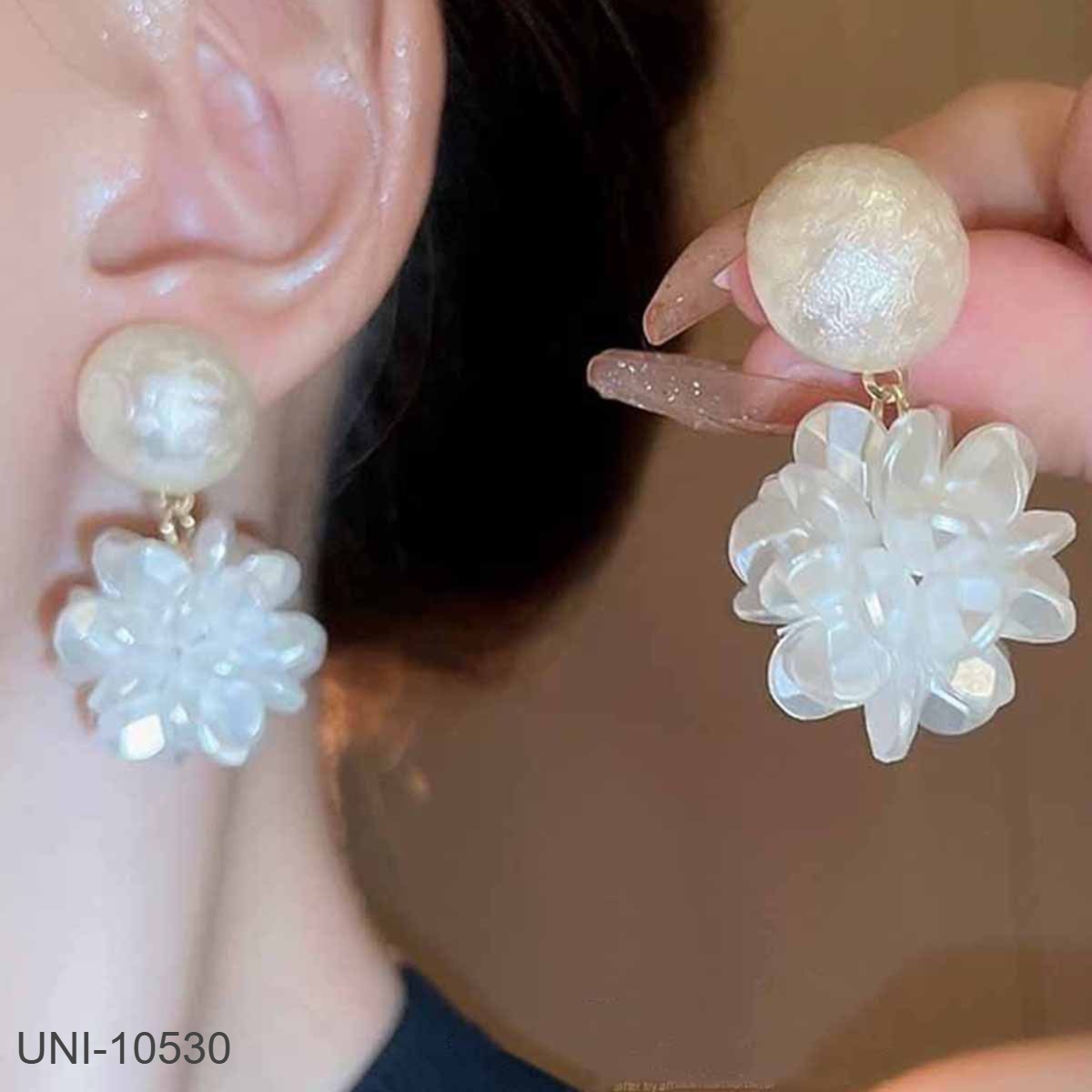UNI-10530 - White Flower - Earring