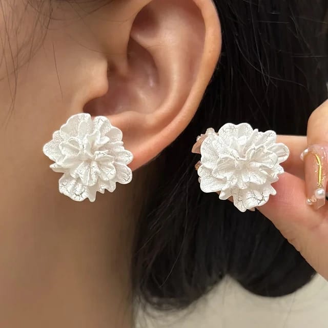 ND - 3001 - White Flower - Earring