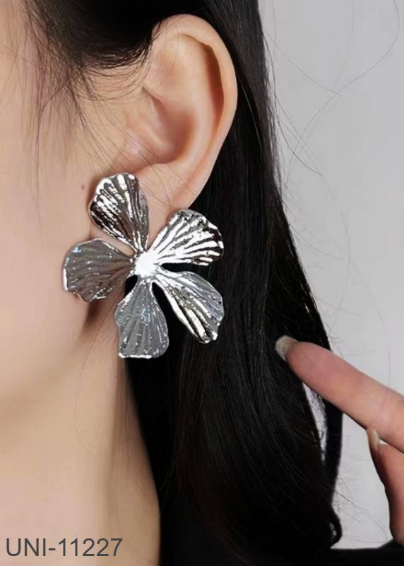 UNI-11227 - Silver Flower - Earring